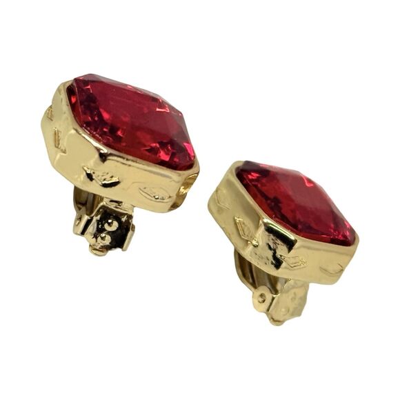 Red Faceted Glass Square Clip On Earrings  5/8" Gold Tone Shimmering Formal - Picture 4 of 12